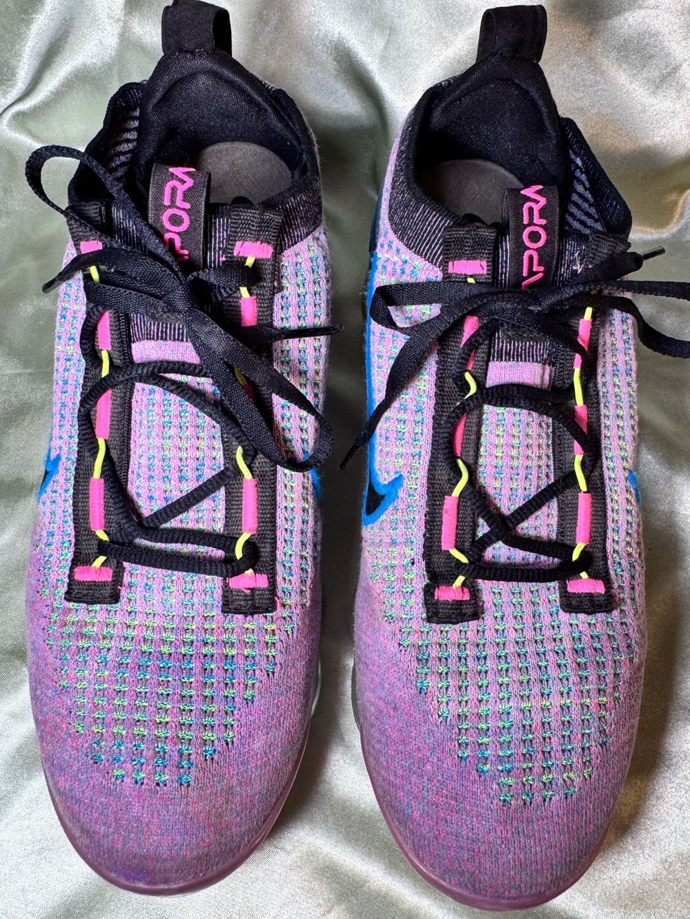 Nike Vapormax Flyknit Pink Funky Multicolor Women’s Running Sneakers, size 10